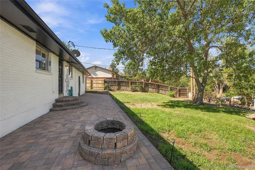 11213 W Briarwood Drive Lakewood, CO 80226