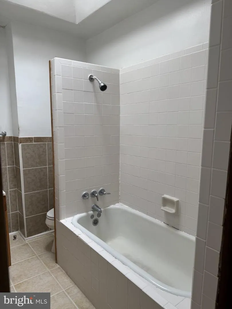 17 NEW STREET Upper Darby, PA 19082