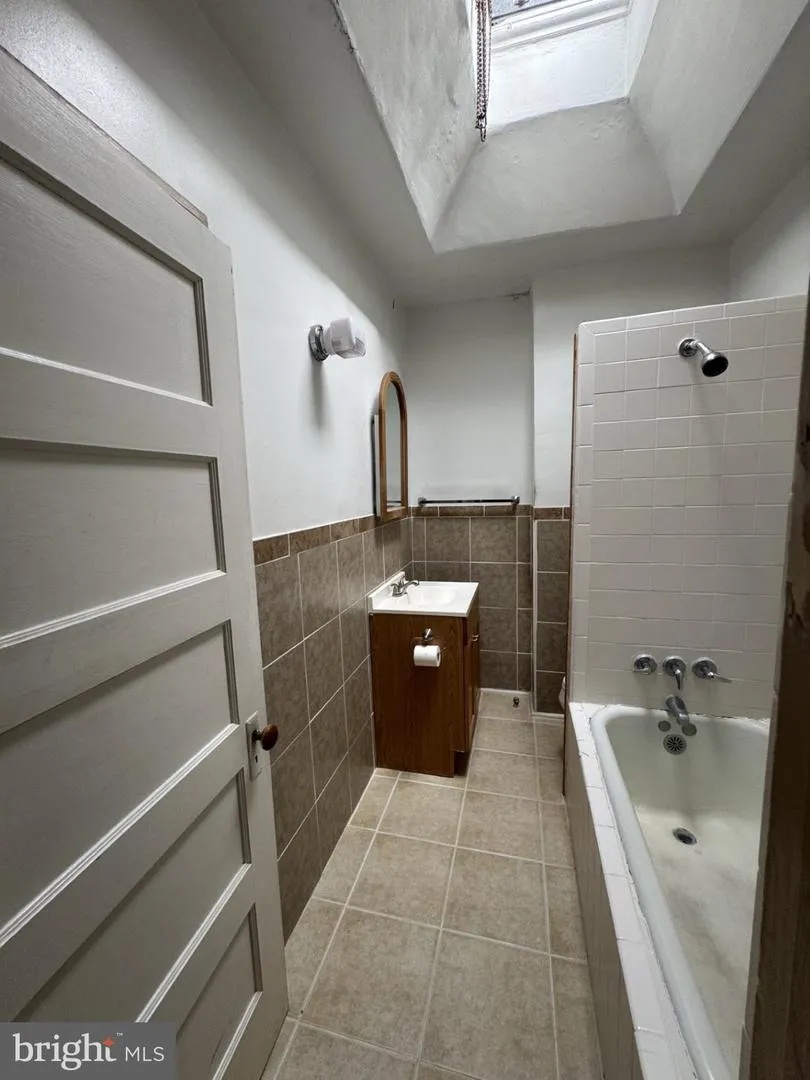17 NEW STREET Upper Darby, PA 19082