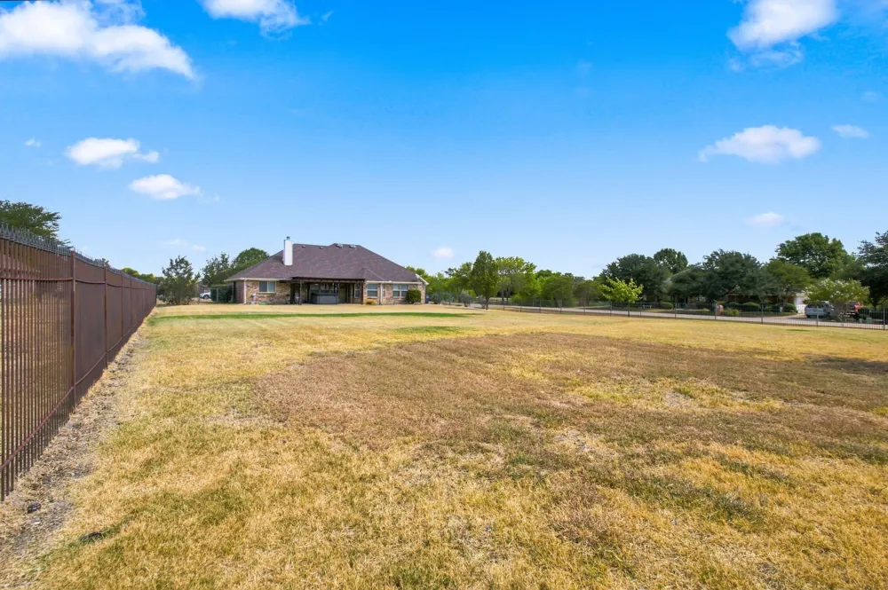 116 Springfield Circle Red Oak, TX 75165