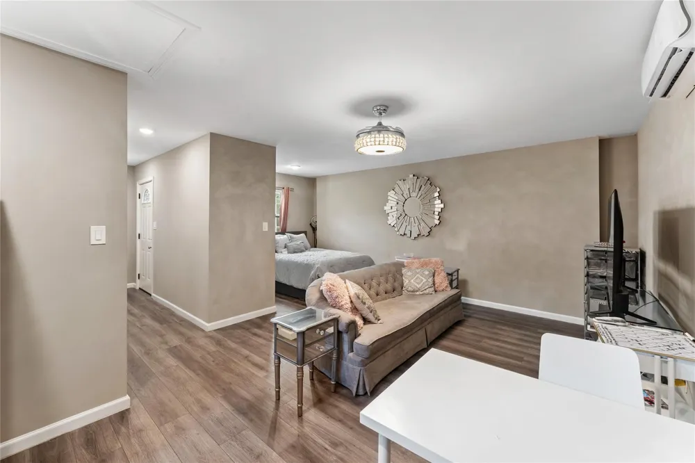 5256 Leeland Street Houston, TX 77023