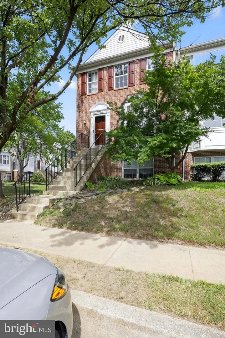 2492 WENTWORTH DRIVE Crofton, MD 21114