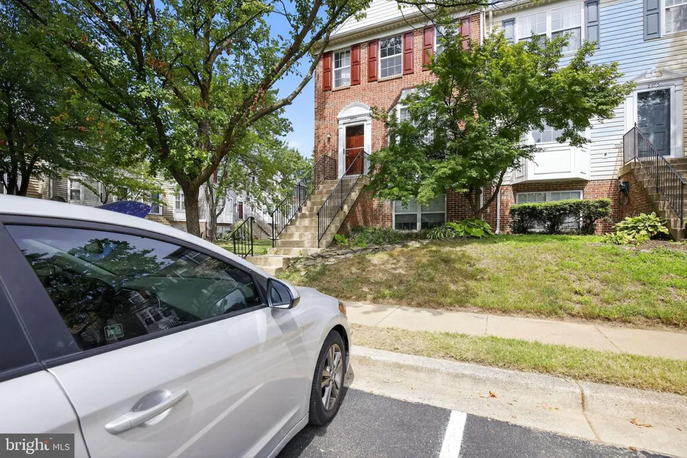2492 WENTWORTH DRIVE Crofton, MD 21114