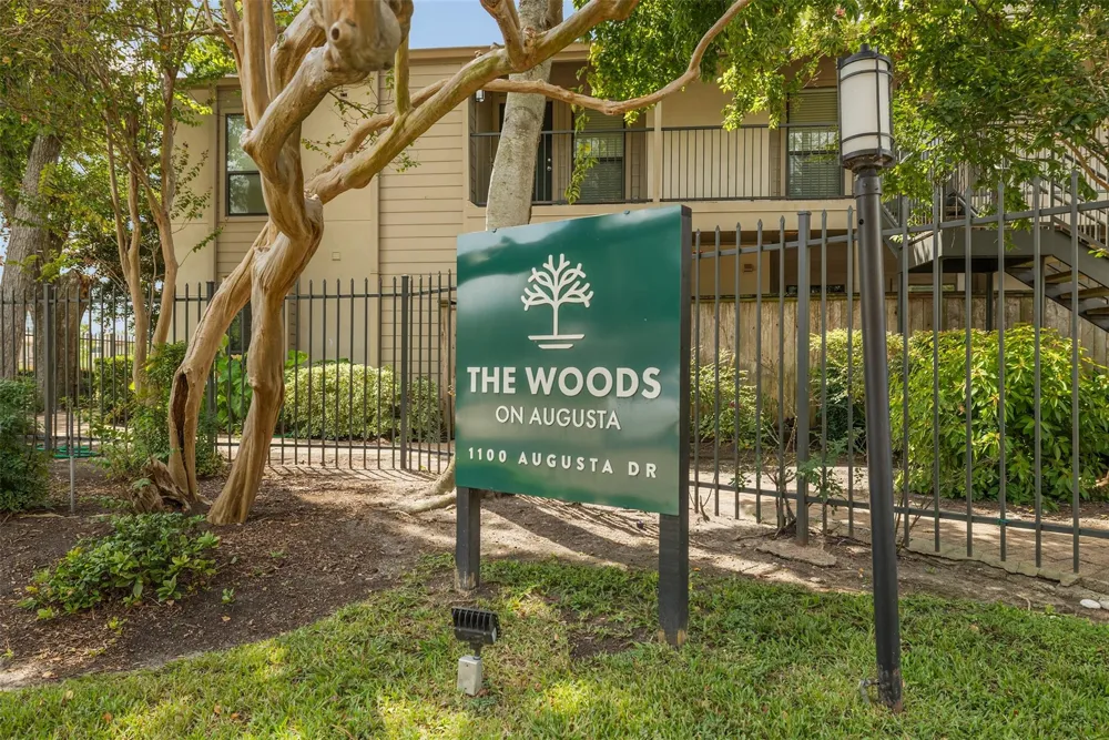 1100 Augusta Drive #83 Houston, TX 77057