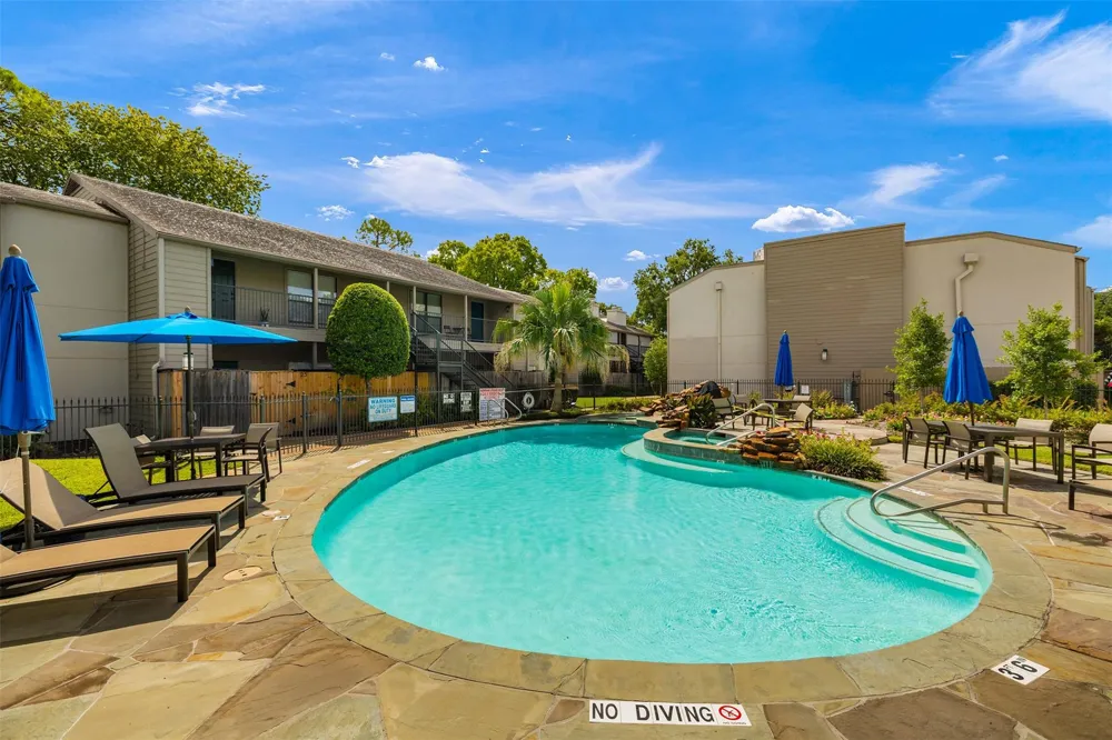 1100 Augusta Drive #83 Houston, TX 77057