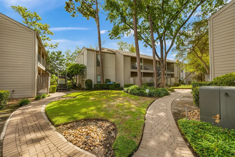 1100 Augusta Drive #83 Houston, TX 77057