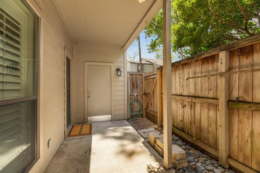 1100 Augusta Drive #83 Houston, TX 77057