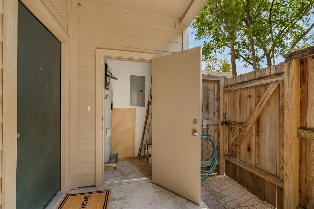 1100 Augusta Drive #83 Houston, TX 77057