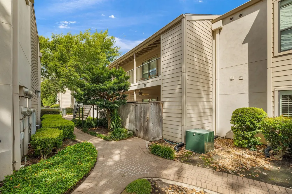 1100 Augusta Drive #83 Houston, TX 77057