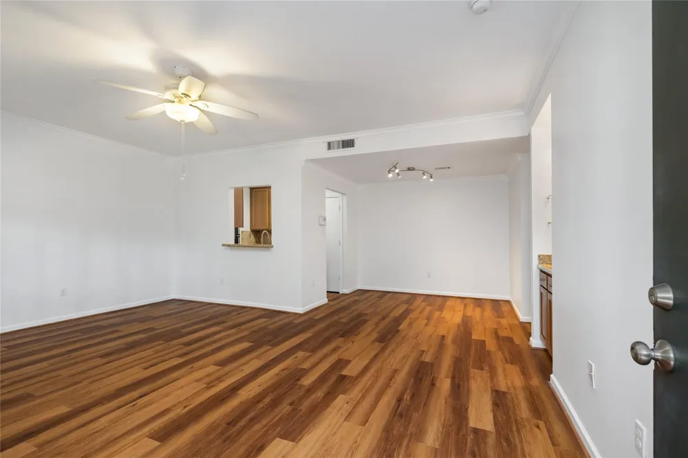 1100 Augusta Drive #83 Houston, TX 77057