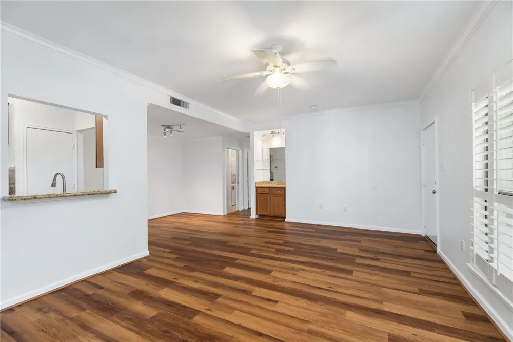 1100 Augusta Drive #83 Houston, TX 77057