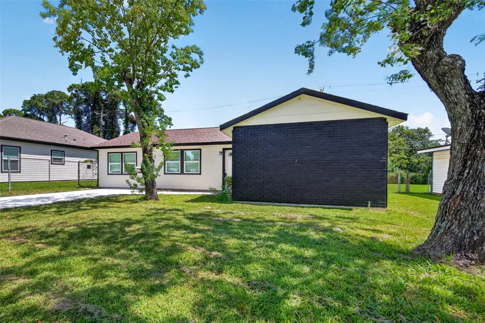 1302 Appomattox Drive Texas City, TX 77591