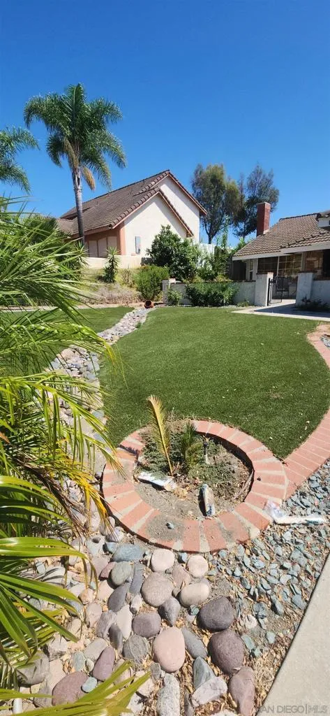 2336 Wind River Rd El Cajon, CA 92019