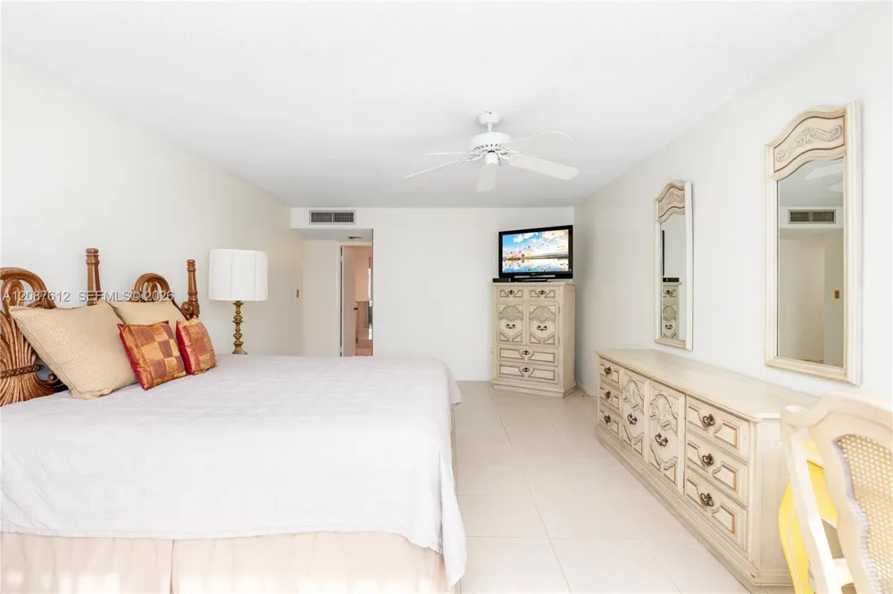 2751 S Ocean Dr #208S Hollywood, FL 33019