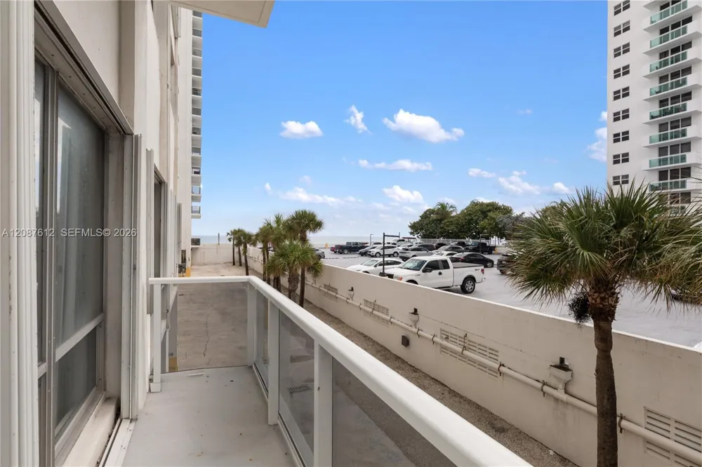 2751 S Ocean Dr #208S Hollywood, FL 33019