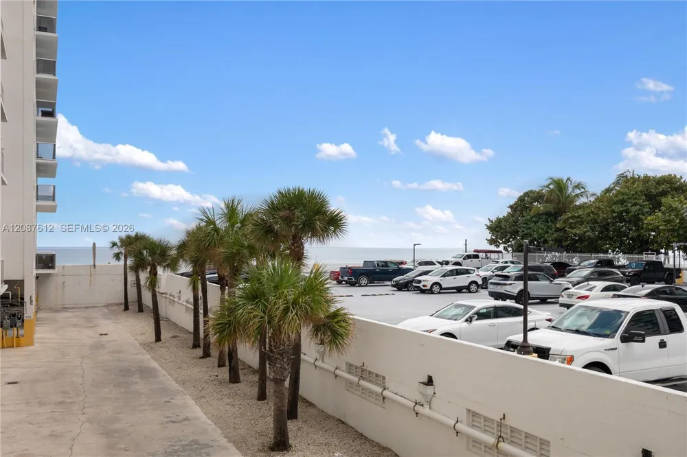 2751 S Ocean Dr #208S Hollywood, FL 33019
