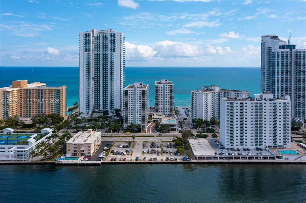 2751 S Ocean Dr #208S Hollywood, FL 33019