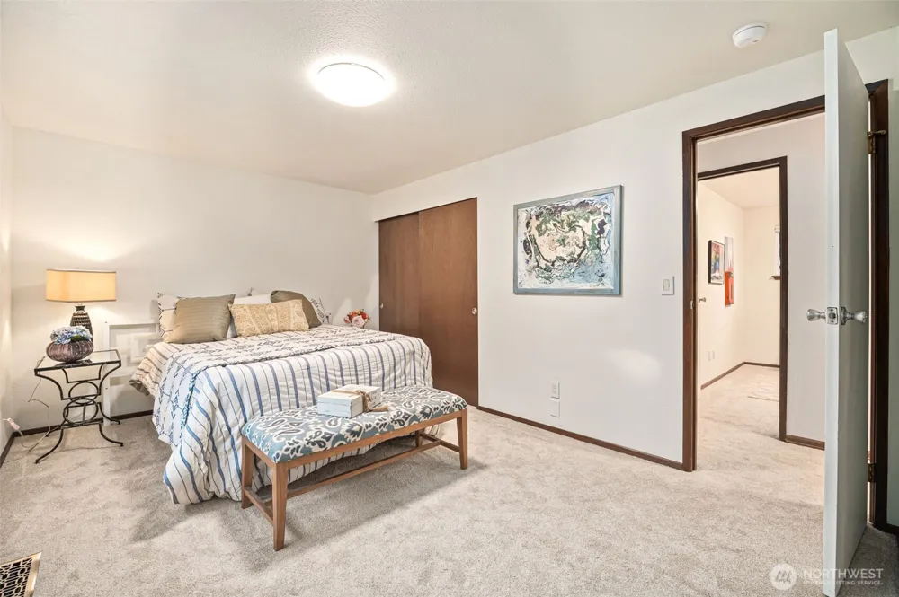 9032 NE 132nd Place Kirkland, WA 98034