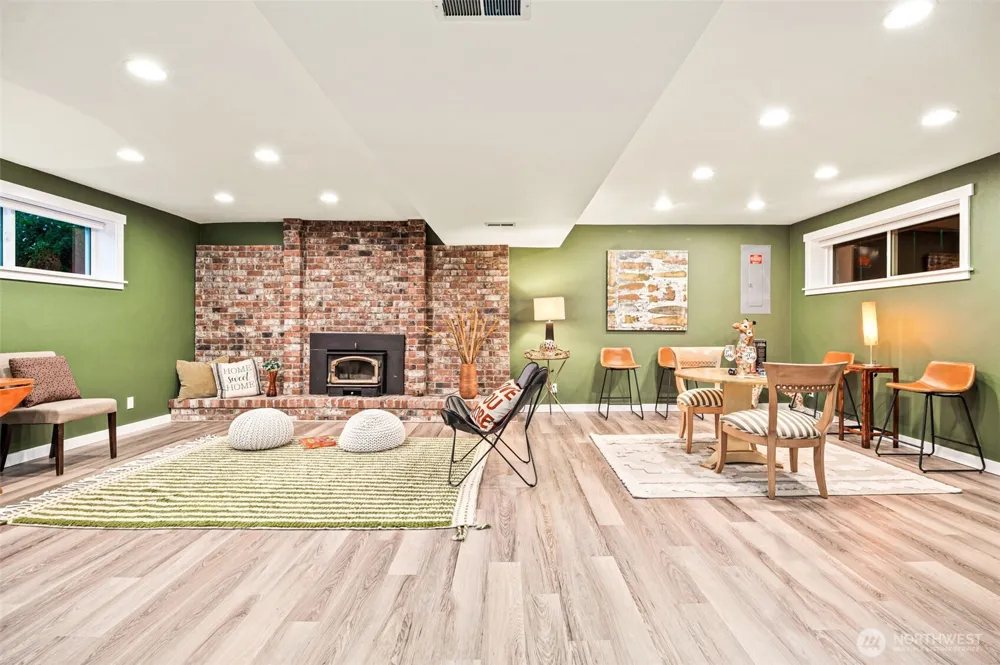9032 NE 132nd Place Kirkland, WA 98034