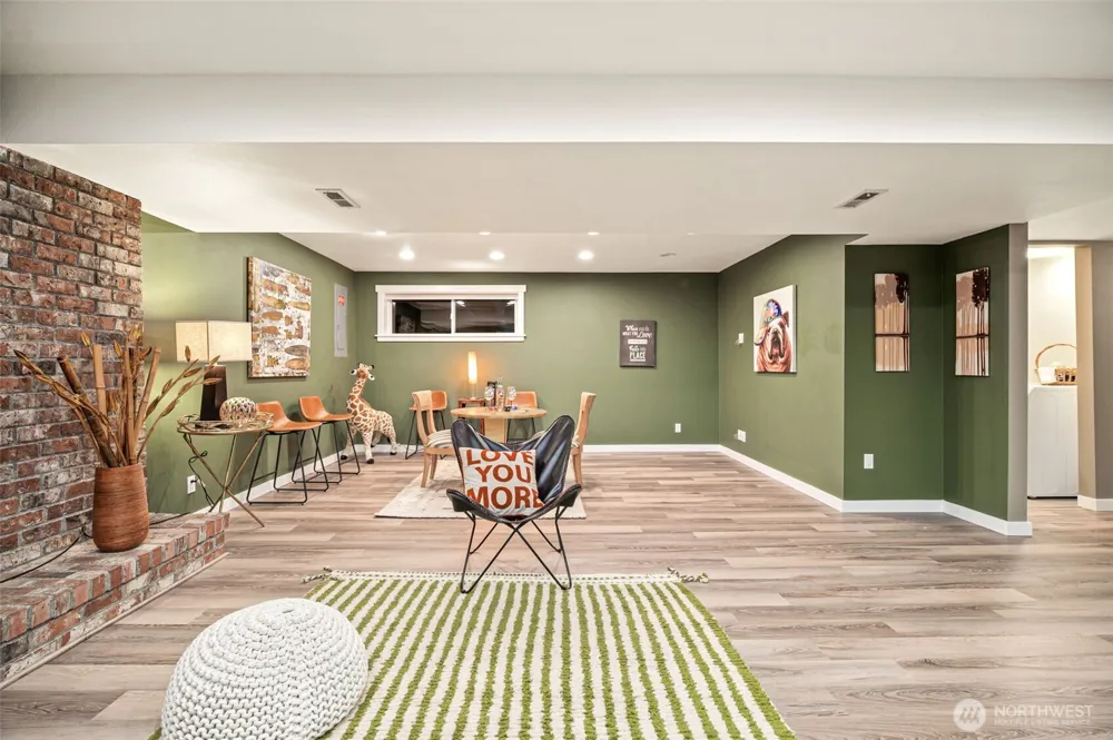 9032 NE 132nd Place Kirkland, WA 98034