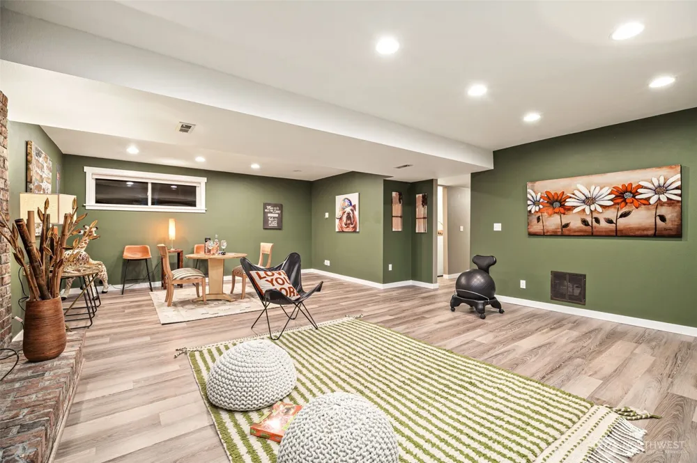 9032 NE 132nd Place Kirkland, WA 98034