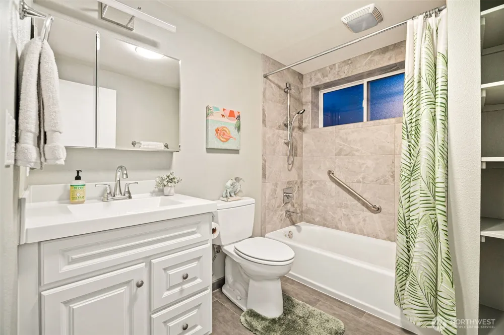 9032 NE 132nd Place Kirkland, WA 98034