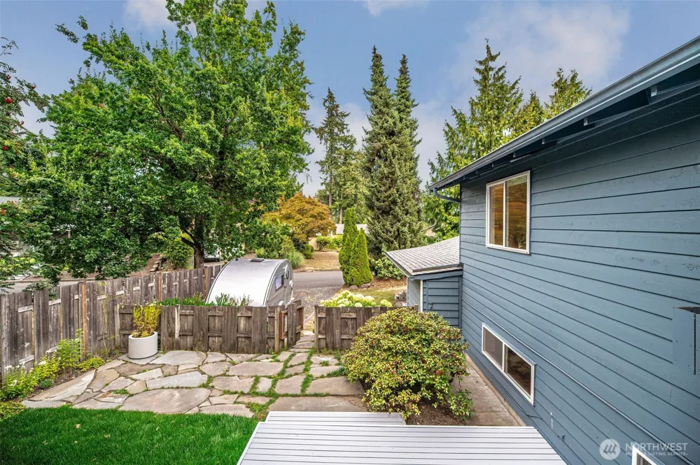 9032 NE 132nd Place Kirkland, WA 98034