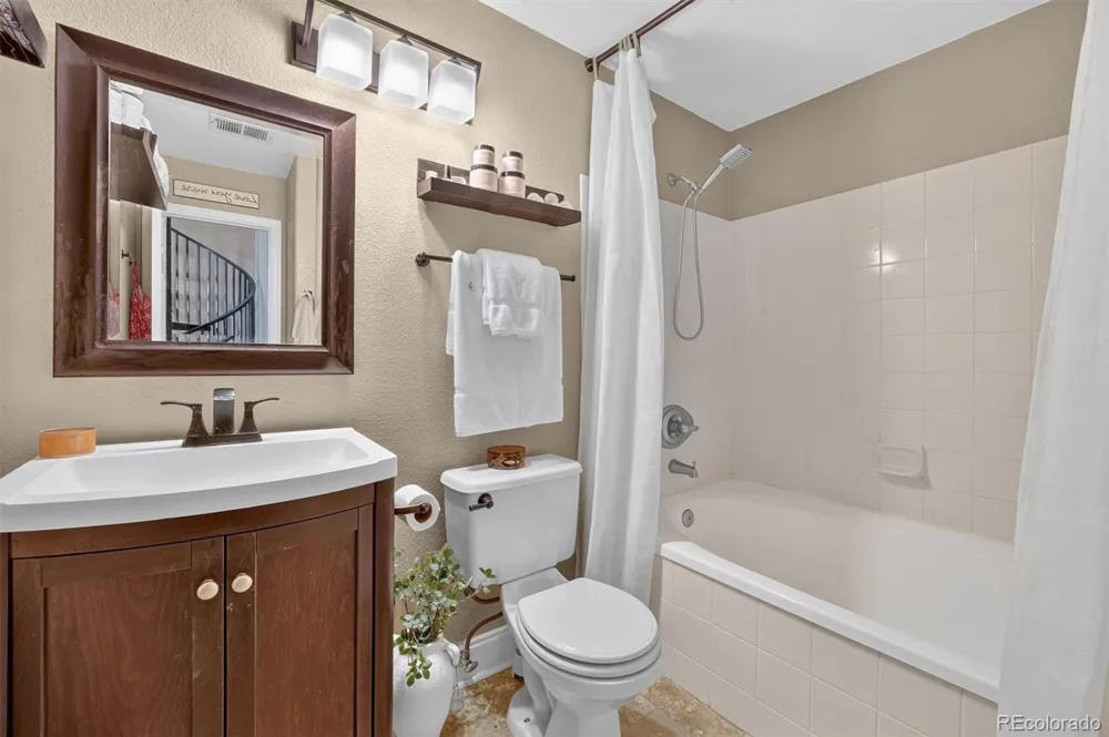 8377 S Upham Way #209 Littleton, CO 80128