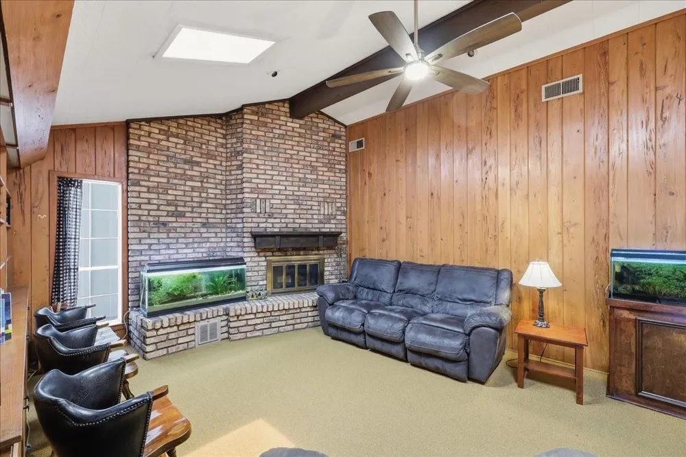 2801 Berry Avenue Groves, TX 77619