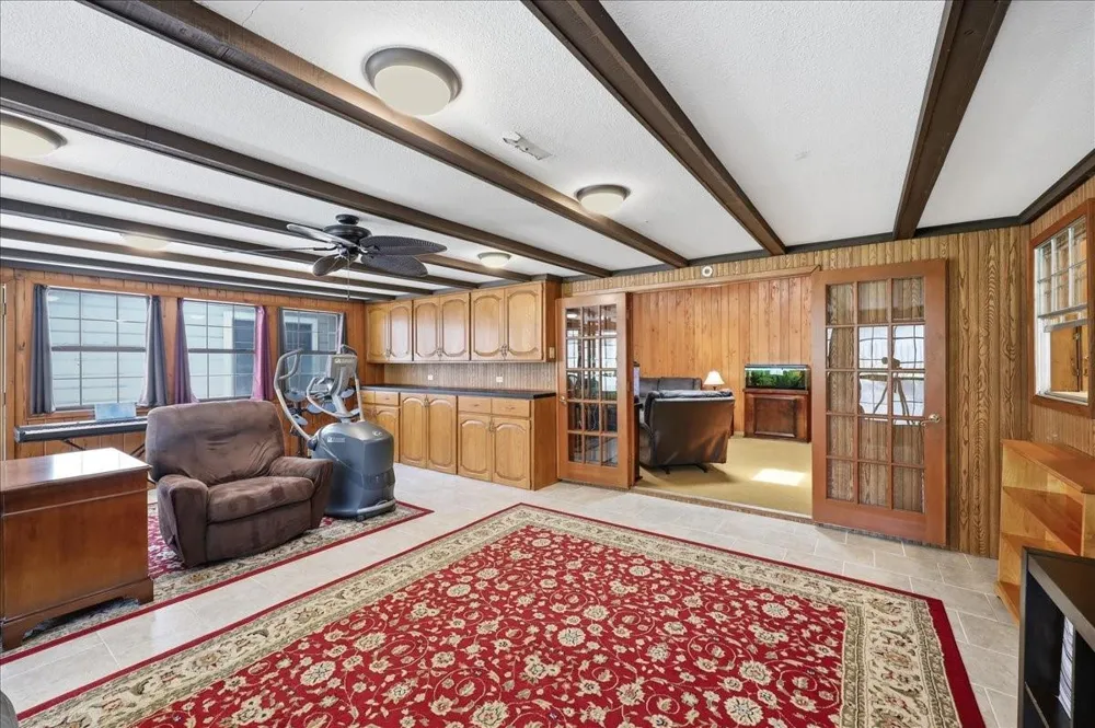 2801 Berry Avenue Groves, TX 77619