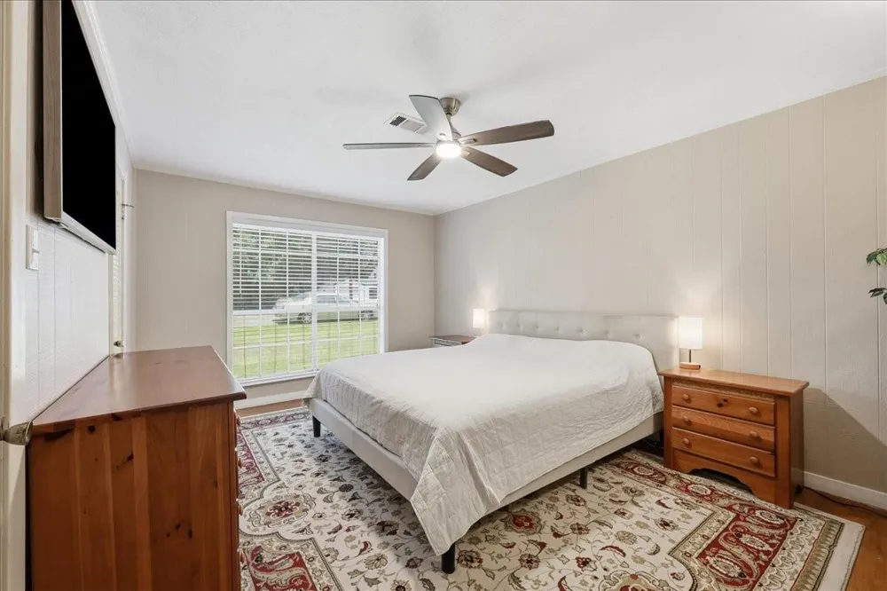 2801 Berry Avenue Groves, TX 77619
