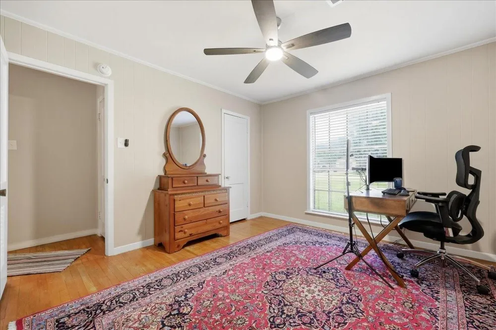 2801 Berry Avenue Groves, TX 77619