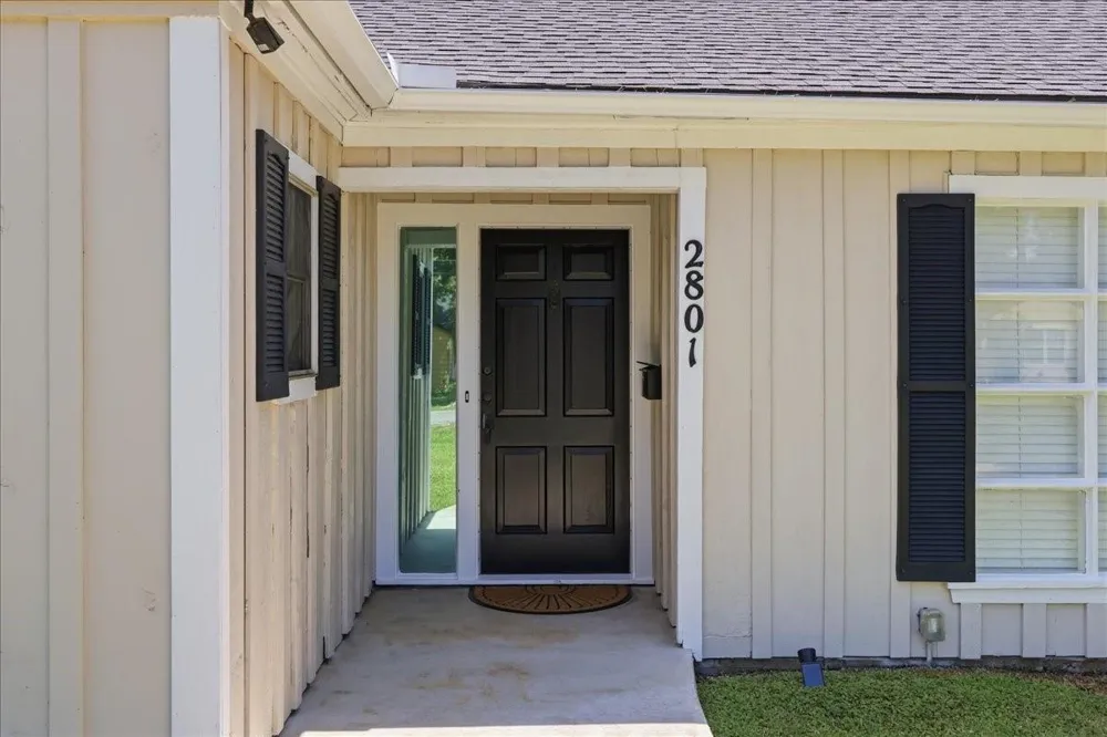 2801 Berry Avenue Groves, TX 77619