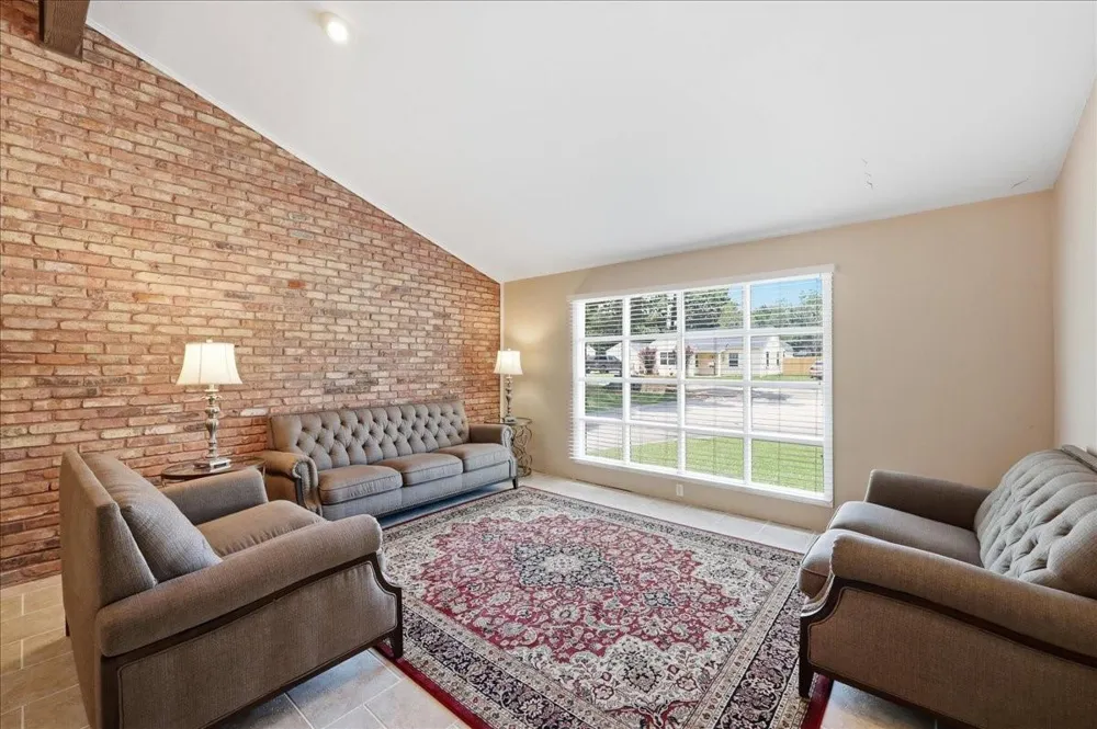 2801 Berry Avenue Groves, TX 77619