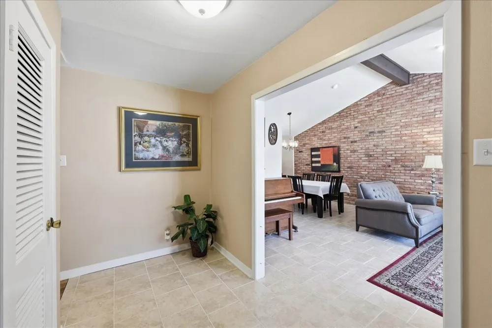 2801 Berry Avenue Groves, TX 77619