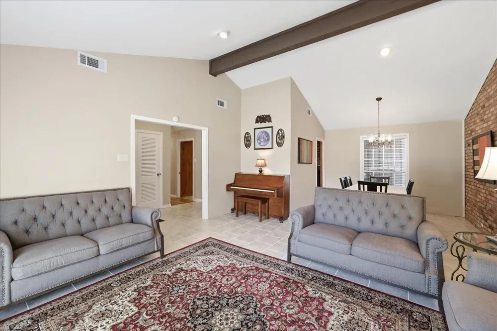 2801 Berry Avenue Groves, TX 77619