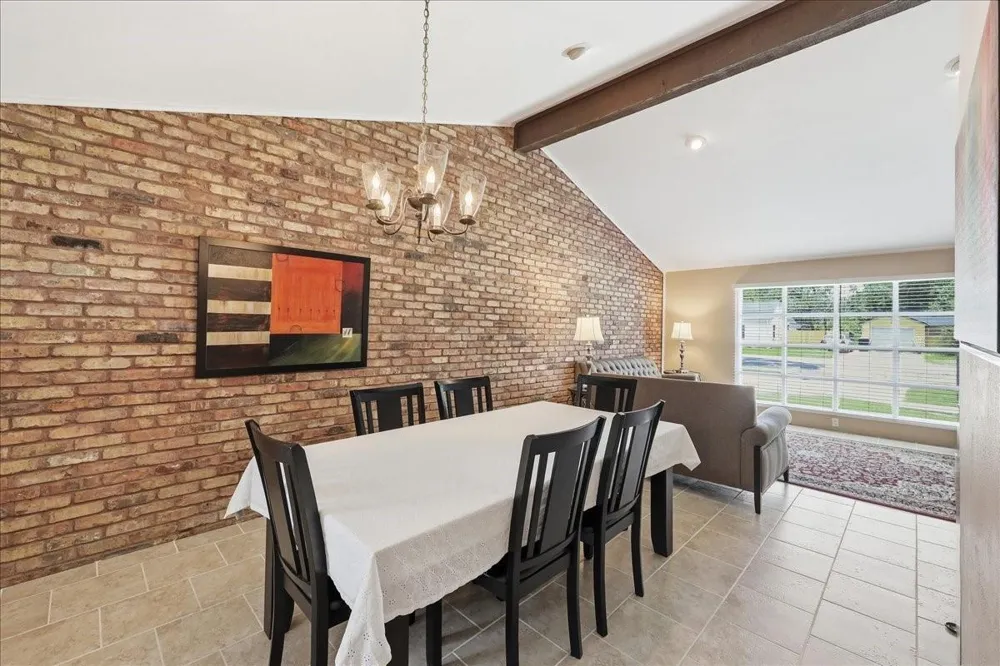 2801 Berry Avenue Groves, TX 77619