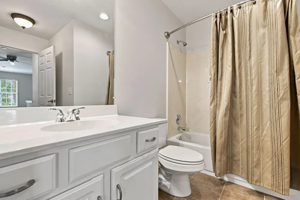 1009 Larkwood Dr Hermitage, TN 37076