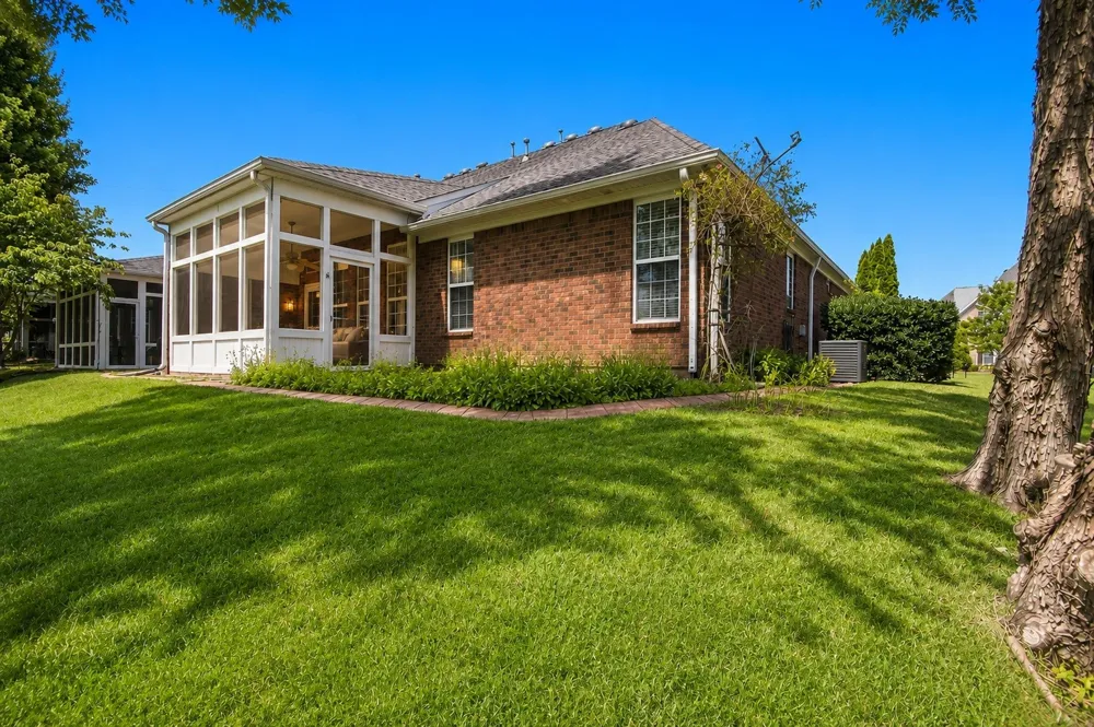 1009 Larkwood Dr Hermitage, TN 37076