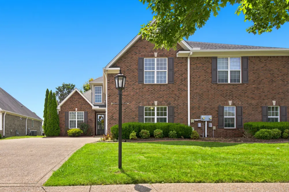 1009 Larkwood Dr Hermitage, TN 37076
