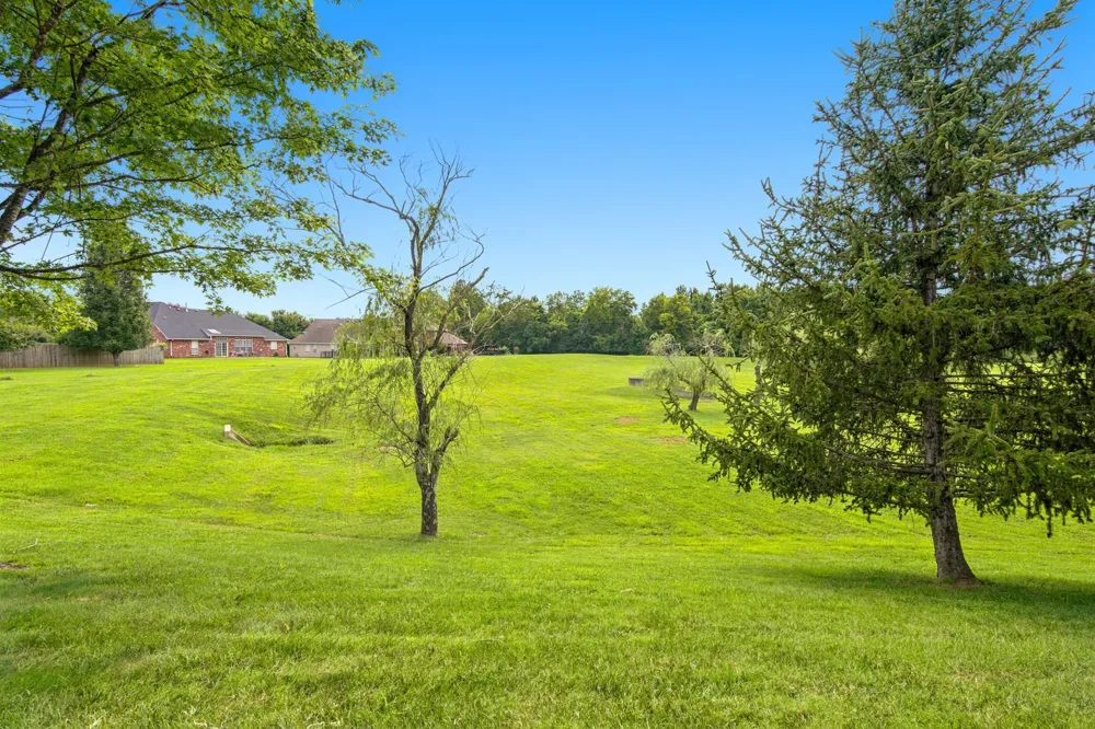 1009 Larkwood Dr Hermitage, TN 37076