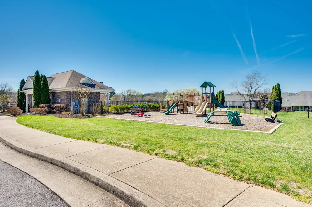 1009 Larkwood Dr Hermitage, TN 37076