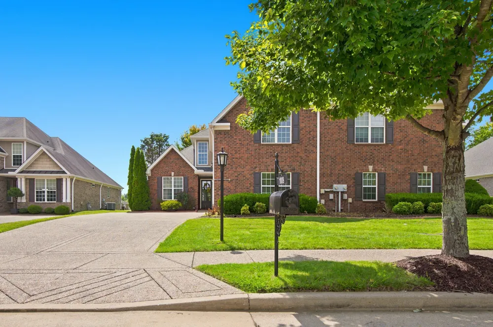 1009 Larkwood Dr Hermitage, TN 37076