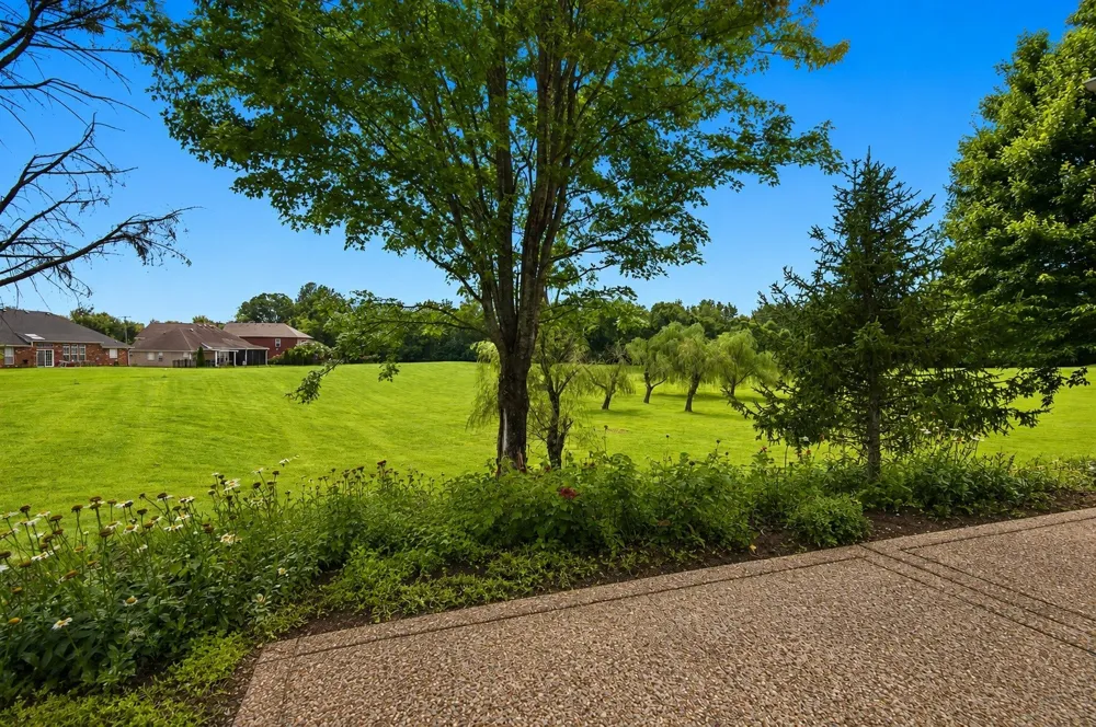 1009 Larkwood Dr Hermitage, TN 37076