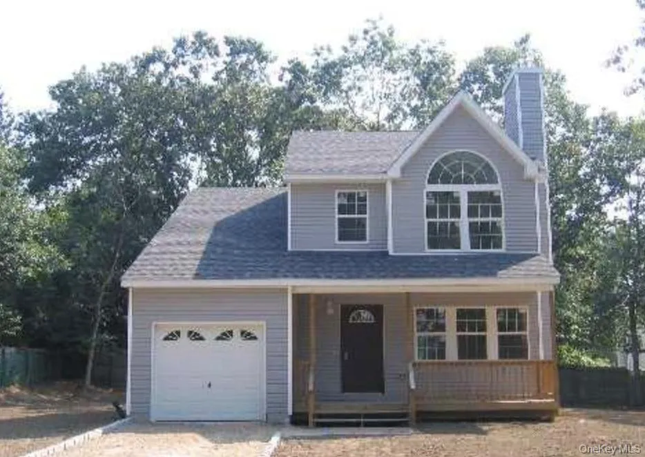 10 Iowa Street Coram, NY 11727