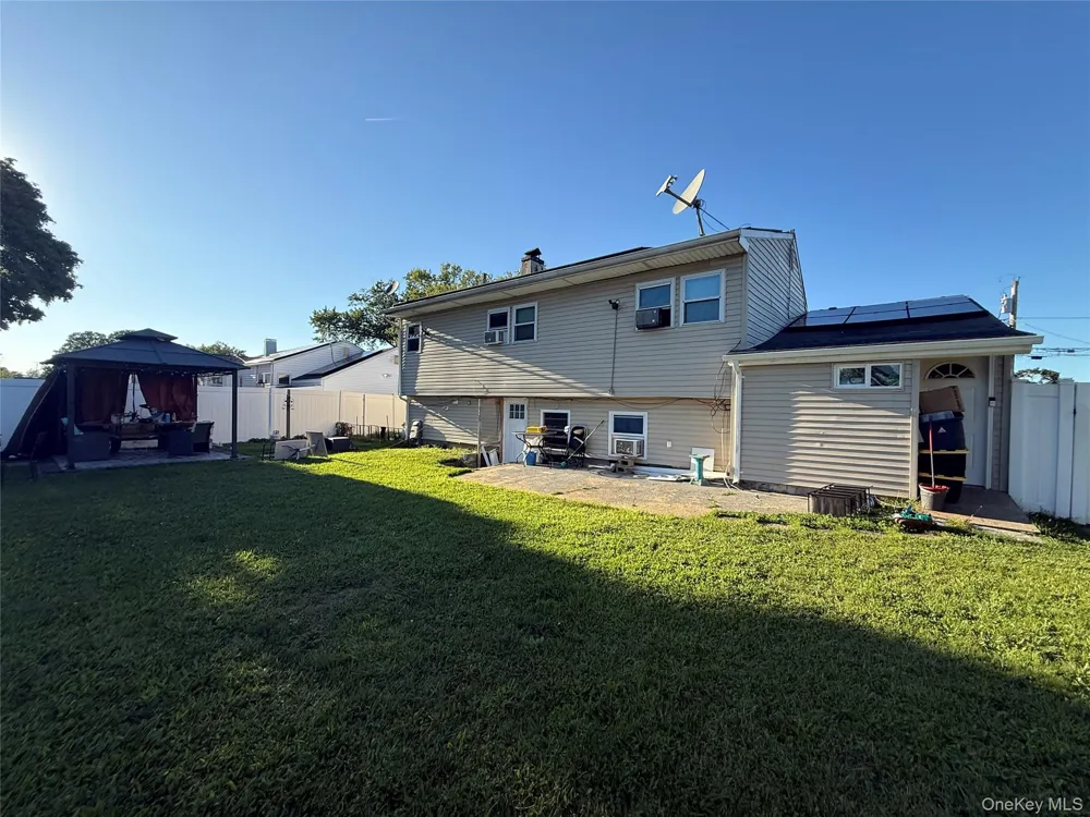 14 Harrison Street Brentwood, NY 11717