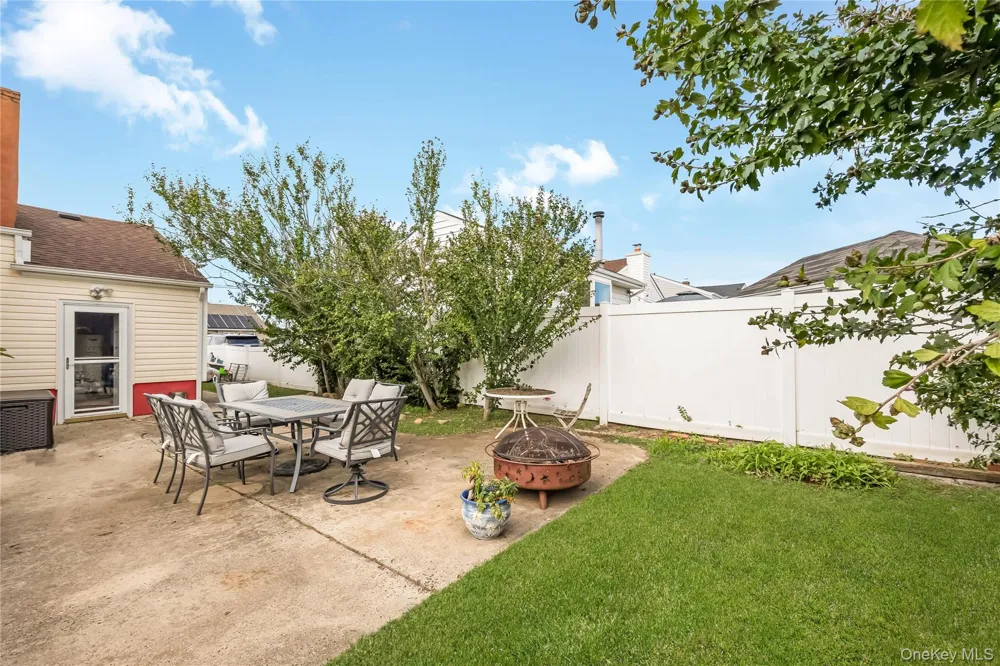 19 Rainbow Lane Lindenhurst, NY 11757