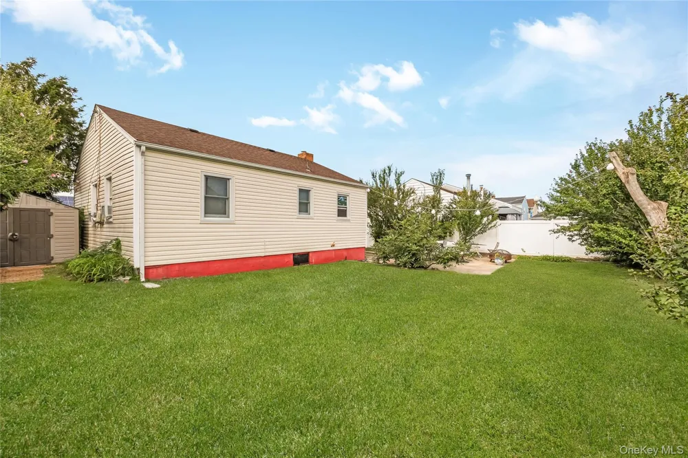 19 Rainbow Lane Lindenhurst, NY 11757