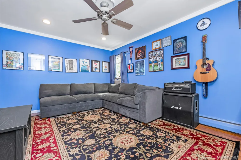 19 Rainbow Lane Lindenhurst, NY 11757