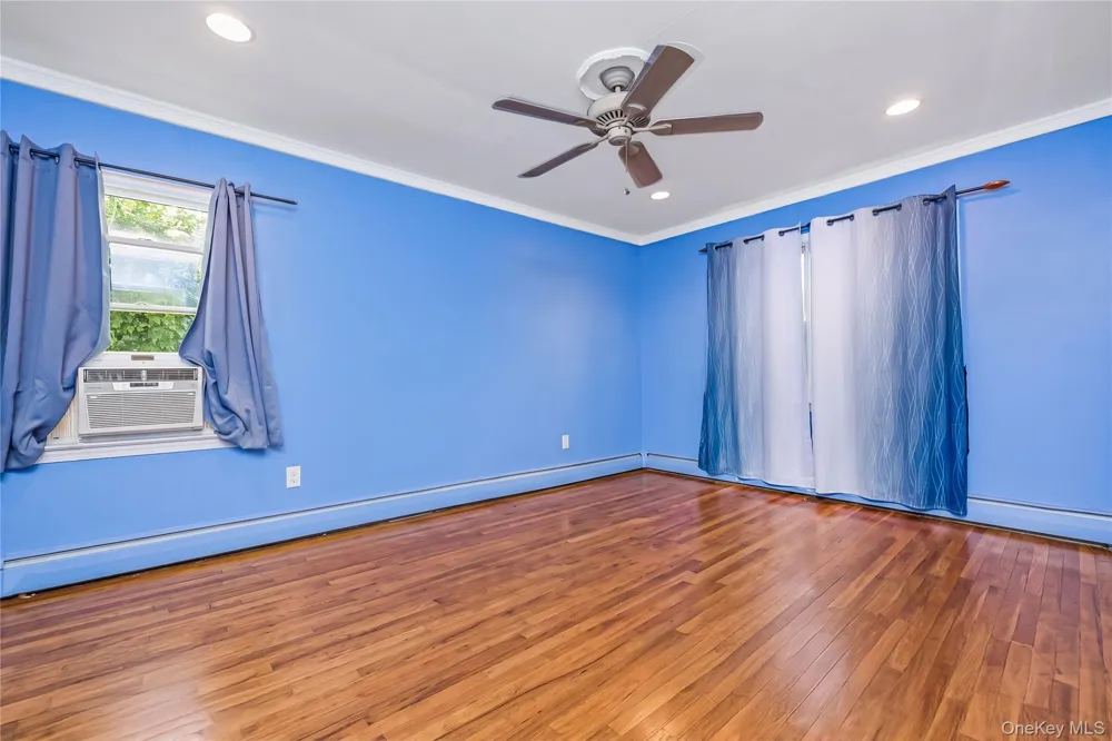 19 Rainbow Lane Lindenhurst, NY 11757